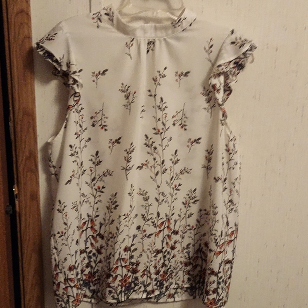 White/ flower print top